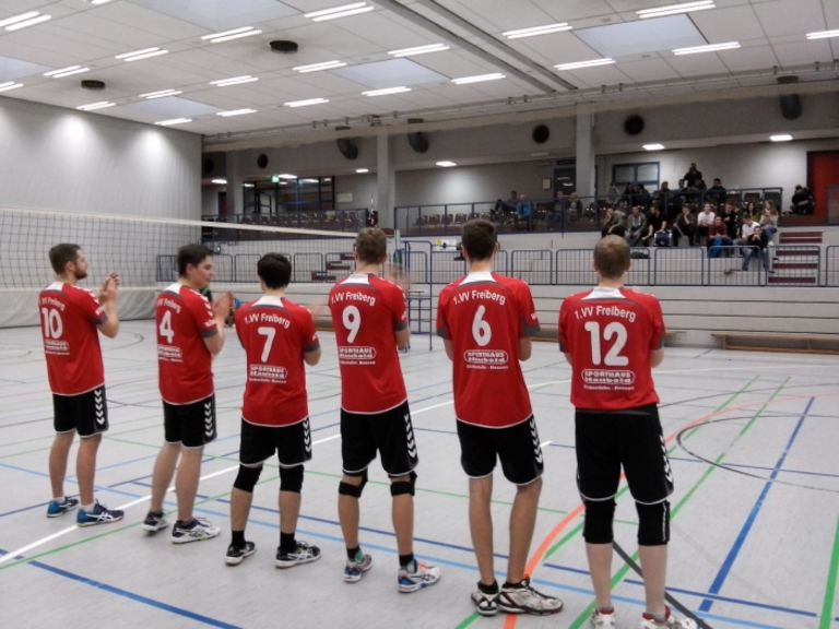 Die HOMBRES sichern sich am Heimspieltag wenigstens 3 von 6 möglichen Punkten und rutschen damit auf Platz 2 der Tabelle.