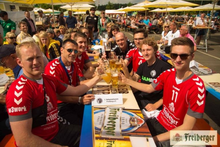 Eine Abordnung des VVF beim Sportlerfrühschoppen des Freiberger Brauhauses.