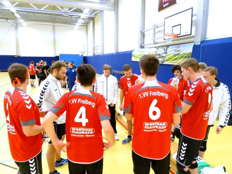 Die HOMBRES zum Auswärtsheimspiel in der Rüleinhalle mit Licht und Schatten.